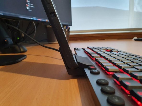 Logitech G815 / G915 Klavye İçin Telefon Tutucu Plastik Aparat - 3
