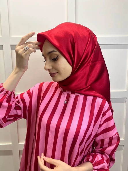 Cosie İpeksi Görünümlü Janjan Eşarp 100x100cm  00906  KIRMIZI - Resim 3