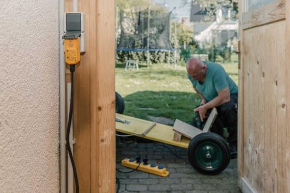 Brennenstuhl Super-Solid SL IP54 Lisanslı 5'li Uzatma Priz - Resim 3