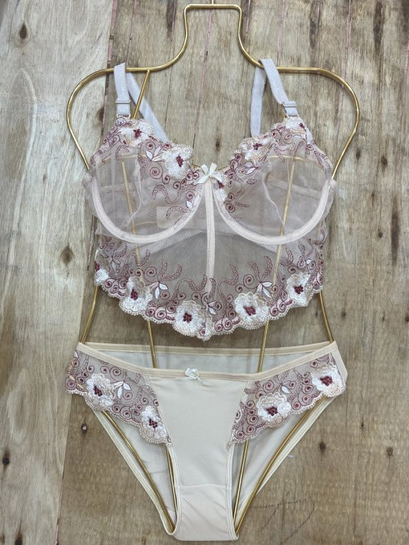 Yüksek Kalite Dantel İşlemeli Özel Motifli Bralet Takım ürün görseli