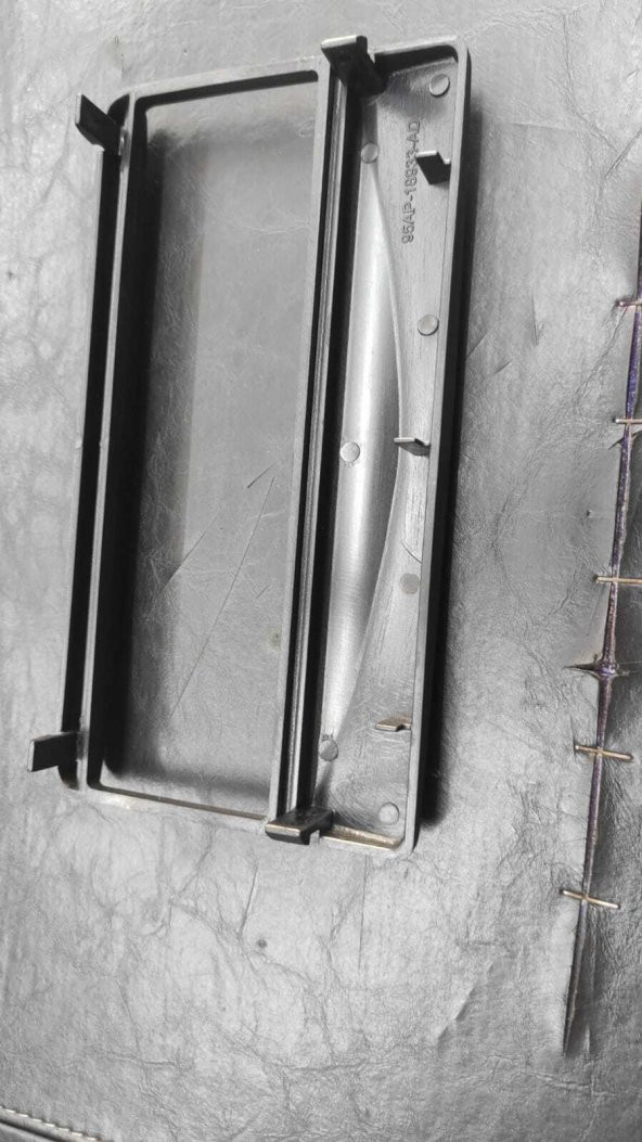 FORD ESCORT RADYO TEYP ÇERÇEVESİ