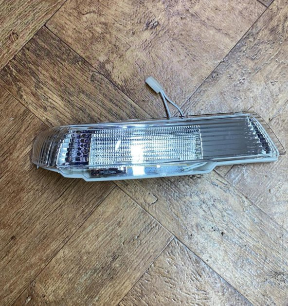 TOUAREG 2003-2007 SOL AYNA SİNYALİ ürün görseli