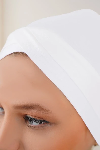 Çapraz Bantlı Beyaz Bone - Resim 4