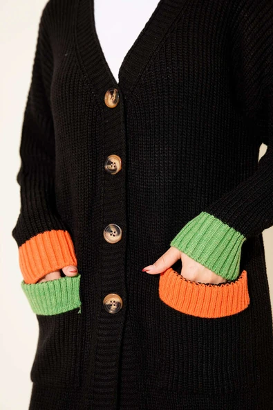 Renk Detaylı Salaş Siyah Hırka - 4