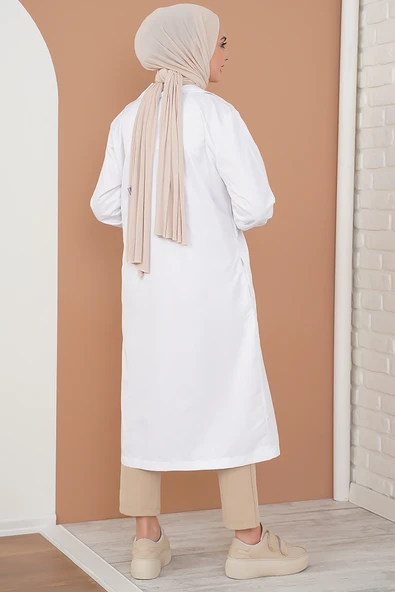 Üç Düğmeli Kruvaze Yaka Beyaz Trençkot - Resim 3