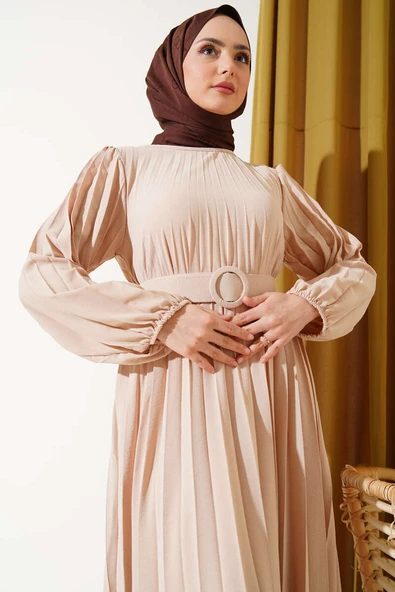 Piliseli Kemerli Ayrobin Elbise Bej - Resim 2