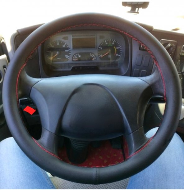 Universal Uyumlu Kamyon Tır Dikmeli Direksiyon Kılıfı Soft Siyah Kırmızı İpli 45×10.5CM ürün görseli