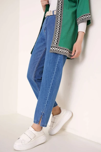 Paça Yırtmaçlı Jean Pantolon Orta Mavi ürün görseli 1