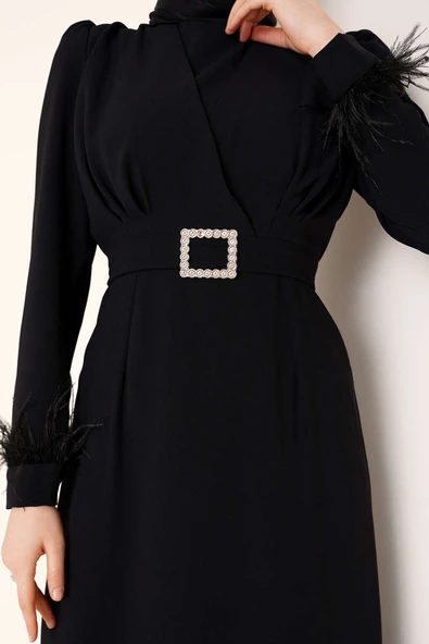 Kol Ucu Tüylü Kemerli Elbise Siyah - 4