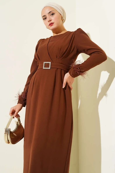 Kol Ucu Tüylü Kemerli Elbise Taba - Resim 2