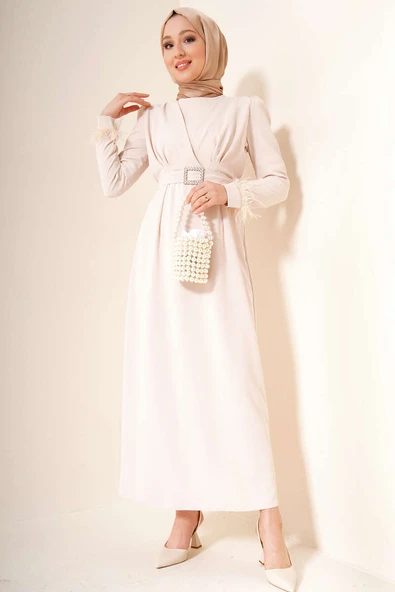 Kol Ucu Tüylü Kemerli Elbise Bej ürün görseli 1