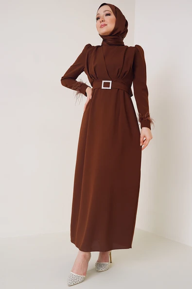 Kol Ucu Tüylü Kemerli Elbise Kahve ürün görseli 1