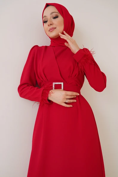 Kol Ucu Tüylü Kemerli Elbise Kırmızı - Resim 2