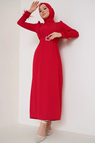 Kol Ucu Tüylü Kemerli Elbise Kırmızı ürün görseli 1
