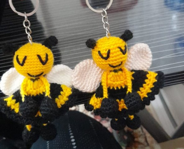 Arı amigurumi anahtarlık