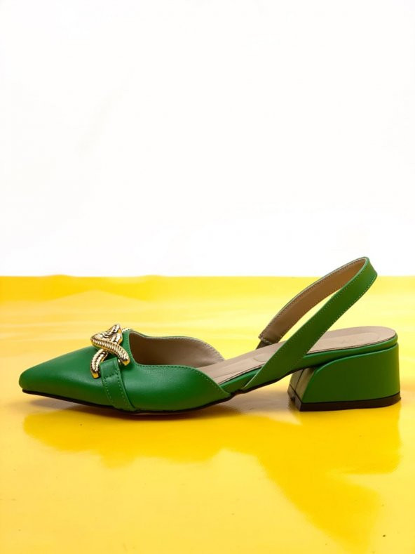 Basskan Bere Yeşil Tokalı Sivri Burun Sandalet Terlik Alçak Topuk