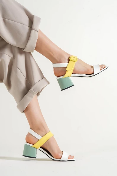 BAYAN BEYAZMİNSARI T RENKLİ TOKA DETAYLI SANDALET - 2