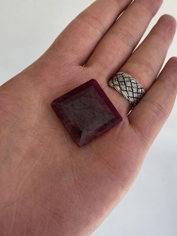 Faset Kesim Doğal Yakut Taşı 90 Karat ( Ruby , Rubin Stone)