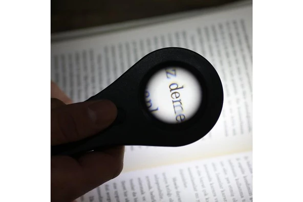 Işıklı Parayı Gösteren Büyüteç - 4