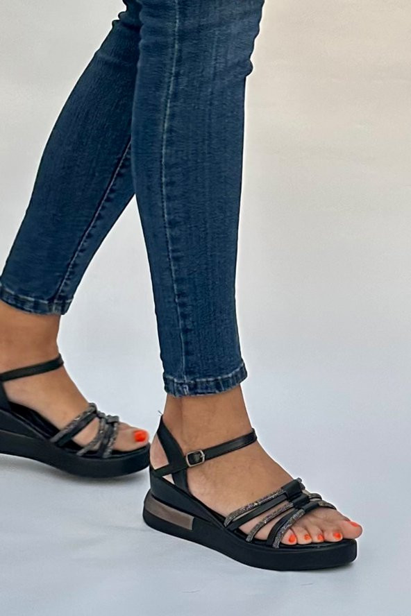 Egez Siyah Yüksek Topuklu Kadın Sandalet