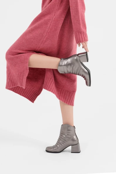 Kadın Topuklu Bot Arkadan Fermuarlı Büzgü Detaylı - Resim 12