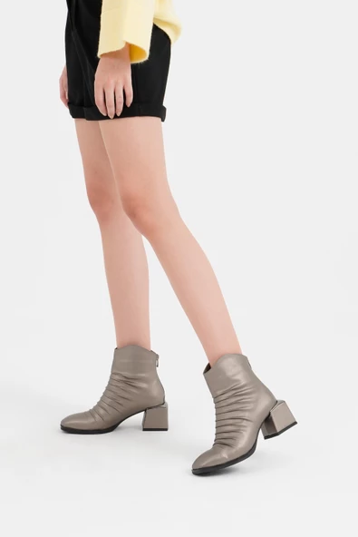 Kadın Topuklu Bot Arkadan Fermuarlı Büzgü Detaylı ürün görseli 1