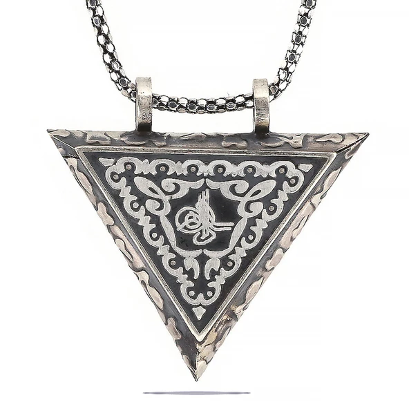 925 Ayar Gümüş Üçgen İçi Açılabilen Tuğra Muskalık Gümüş Kolye ürün görseli 1