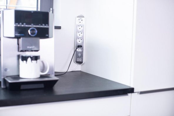 Brennenstuhl Estilo Mutfak ve Ofis İçin Çelik Yüzeyli Köşeli 6 Soketli 2 USB li 2 MT Uzatma Kablo Beyaz - 5