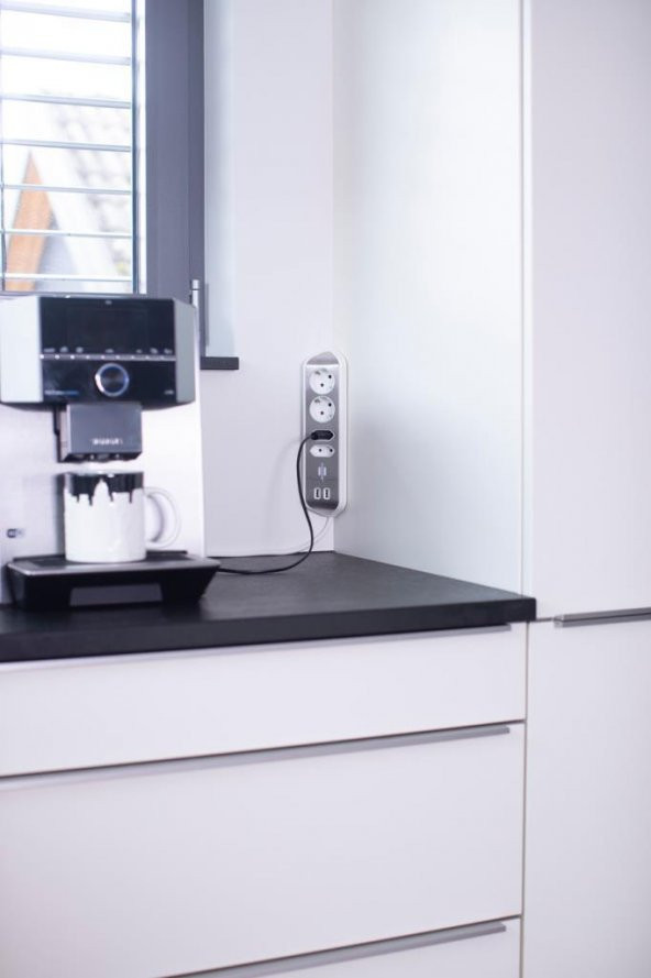 Brennenstuhl Estilo Mutfak ve Ofis İçin Çelik Yüzeyli Köşeli 4 Soketli 2 USB li 2 MT Uzatma Kablo Beyaz - 3