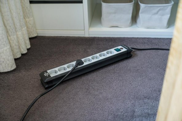 Brennenstuhl Premium-Line Uzatma IP20 Lisanslı 8 Soketli 3 Metre Priz Beyaz - Resim 4