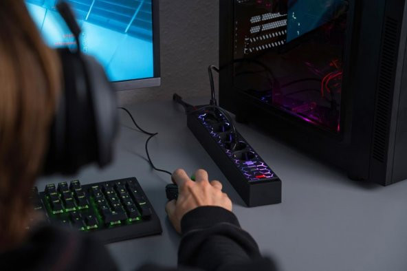 Brennenstuhl Oyuncu Serisi 5 Renk LED Aydınlatmalı ve Renk Değiştirme Modlu 2 USB li 5 Soketli 1.5 Metre Priz - 2
