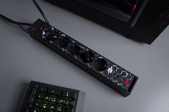 Brennenstuhl Oyuncu Serisi 5 Renk LED Aydınlatmalı ve Renk Değiştirme Modlu 2 USB li 5 Soketli 1.5 Metre Priz - 4