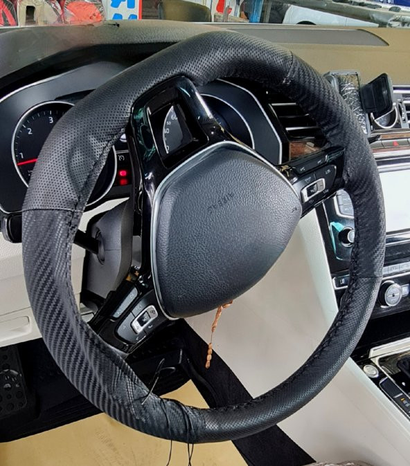 Vw Polo 2017> Uyumludur Carbon Direksiyon Kılıfı Dikmeli Noktalı Karbon Siyah ürün görseli 1