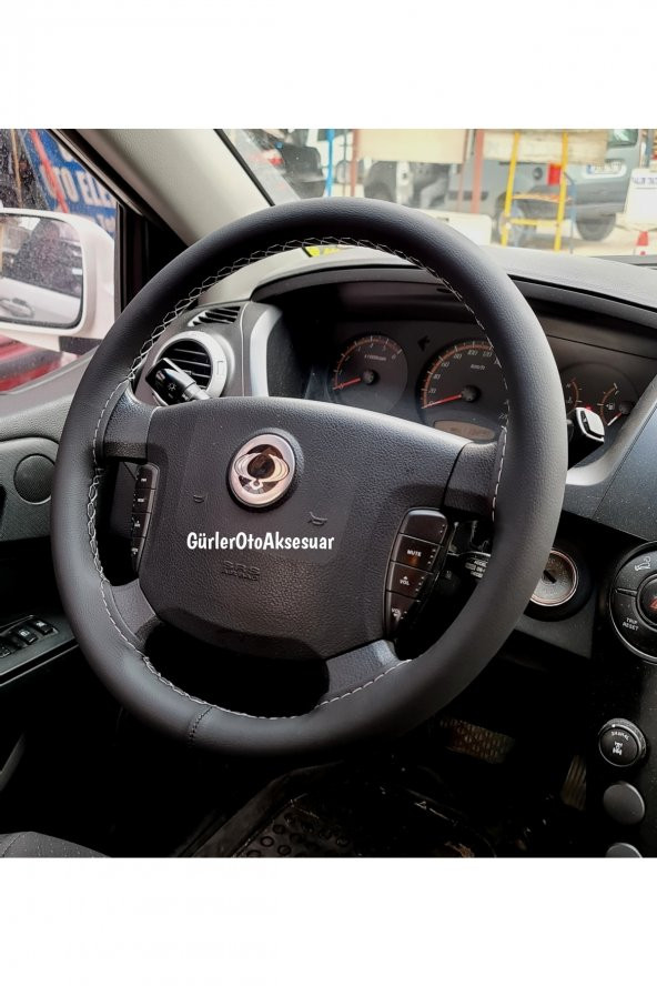 Ssangyong Kyron Dikmeli Direksiyon Kılıfı Soft Siyah Deri Gri Ipli A+plus ( 38×10cm )