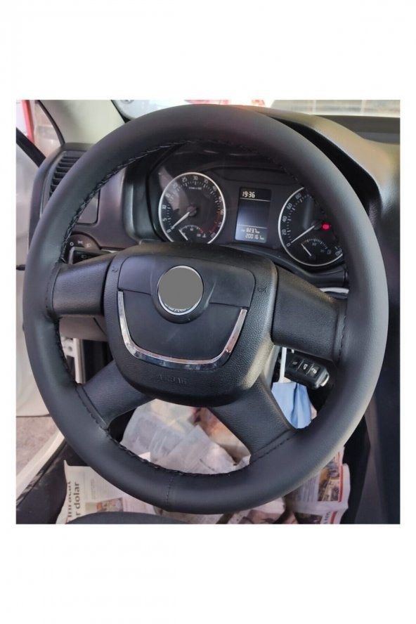 Skoda Octavia 2010-2012 Deri Dikmeli Direksiyon Kılıfı Siyah Ipli (11cm) ürün görseli 1