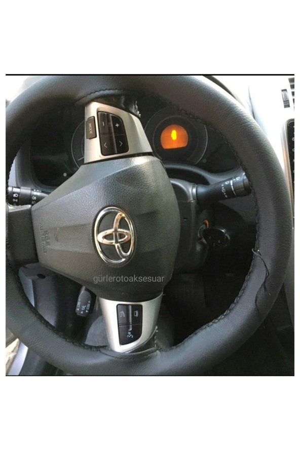 Toyota Corolla 2007-2012 Deri Dikmeli Direksiyon Kılıfı Noktalı Siyah Ipli (10.5cm) ürün görseli 1