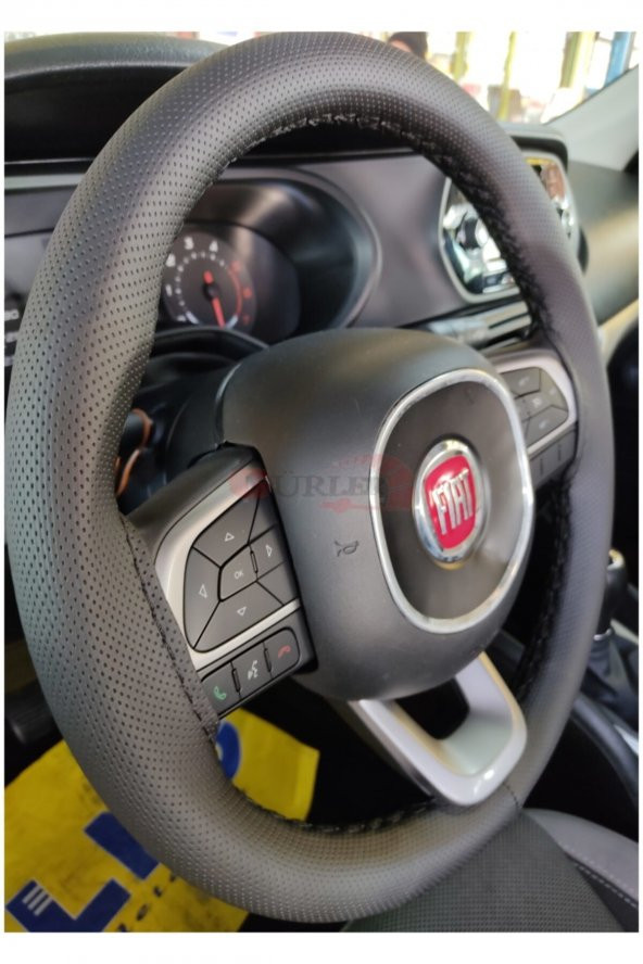 Dikmeli Delikli Deri Direksiyon Kılıfı Noktalı Desen Siyah İpli