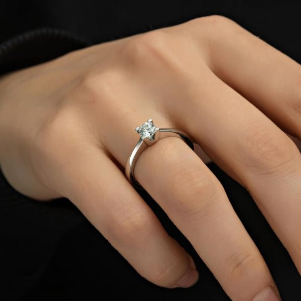 4 Tırnaklı Swarovski Taşlı 925 Gümüş Tektaş Yüzük - Resim 2