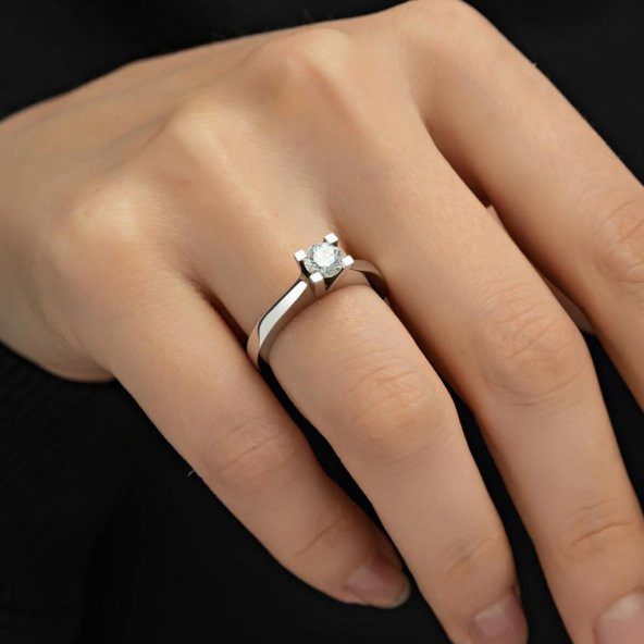 4 Tırnaklı Swarovski Taşlı 925 Gümüş Tektaş Yüzük - Resim 5