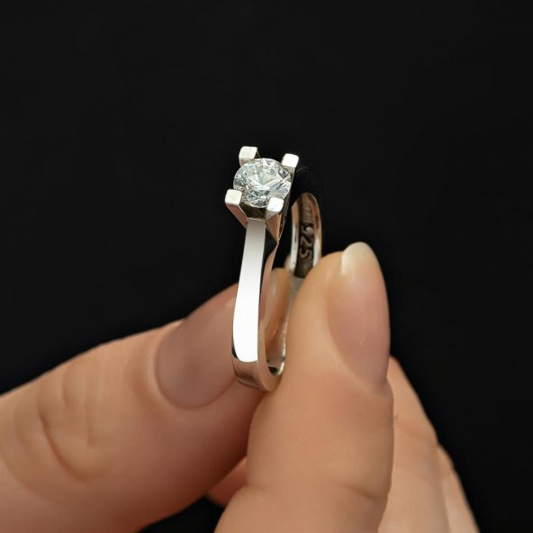 4 Tırnaklı Swarovski Taşlı 925 Gümüş Tektaş Yüzük - Resim 9