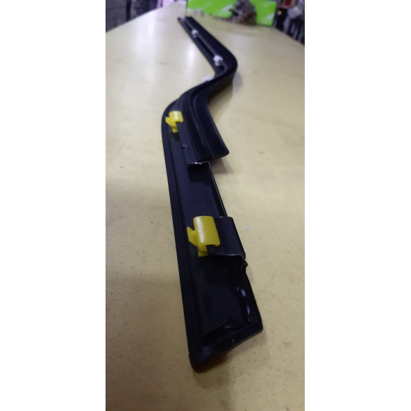 HYUNDAI H100 MİNİBÜS PANELVAN ÖN KAPI CAM KENAR ÇITASI SIYIRICI FİTİLİ SOL  82210-43003 - 2