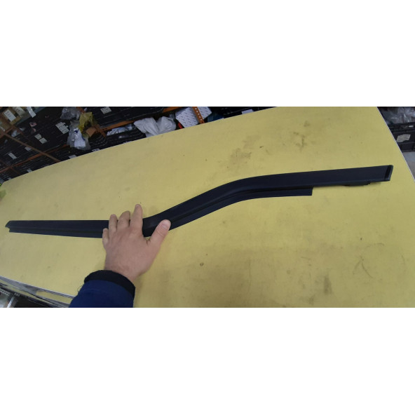 HYUNDAI H100 MİNİBÜS PANELVAN ÖN KAPI CAM KENAR ÇITASI SIYIRICI FİTİLİ SOL  82210-43003 - 7