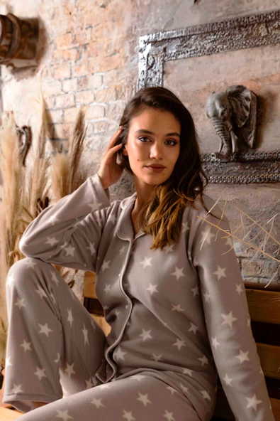 Kışlık Yılbaşı Desenli Kadın Gömlek Polar Pijama Takımı- Geyikli Yılbaşı Pijaması - 3