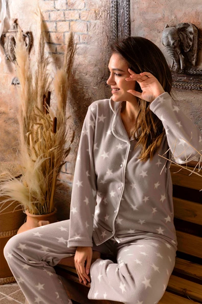 Kışlık Yılbaşı Desenli Kadın Gömlek Polar Pijama Takımı- Geyikli Yılbaşı Pijaması - 2