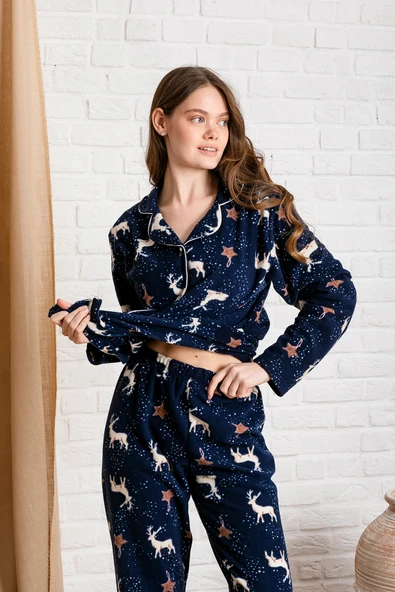 Kışlık Yılbaşı Desenli Kadın Gömlek Polar Pijama Takımı- Geyikli Yılbaşı Pijaması- Geniş Beden Aralığı