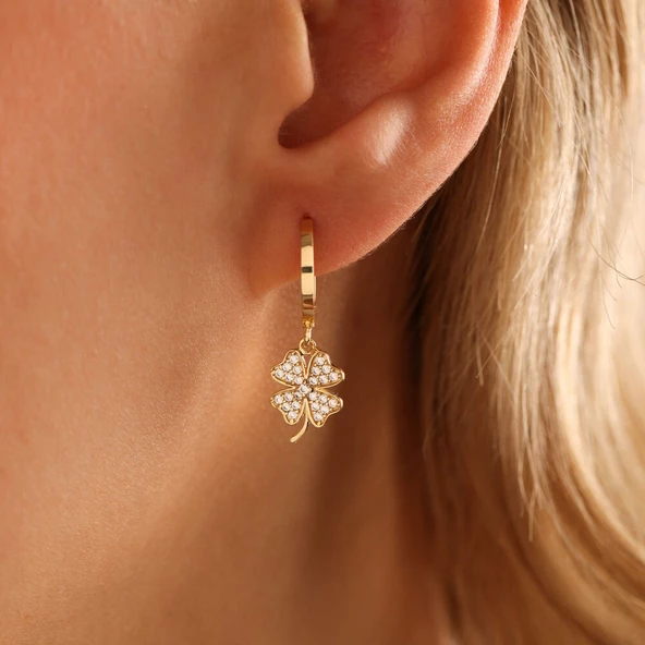 Sallantılı Altın Yonca Küpe Kalp Form - Resim 2