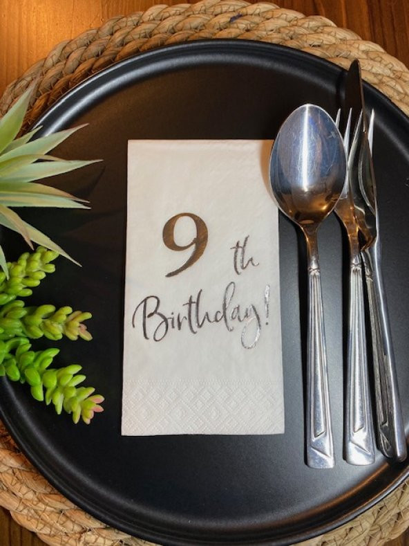 Gümüş Yaldızlı Beyaz Dokuz Yaş Bırthday Garson Katlama Peçete 16 lı ürün görseli 1