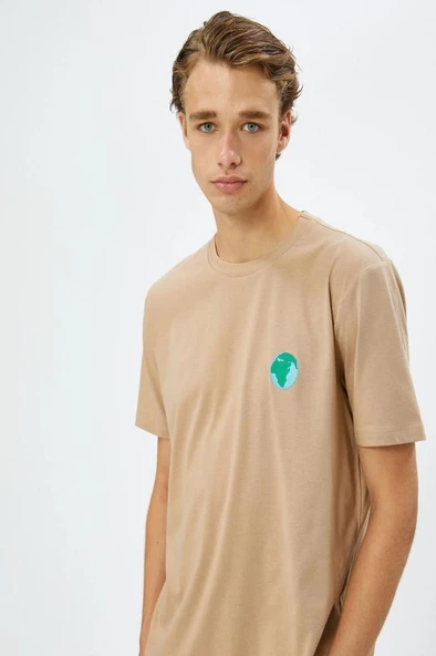 Koton Erkek Casual Dünya Nakış İşleme Tshirt Bej