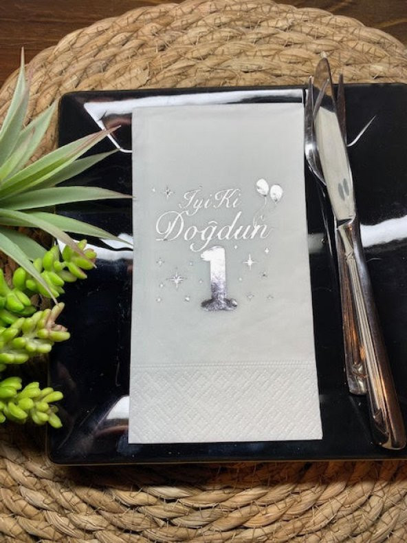 Gümüş Yaldızlı Beyaz Bir Yaş İyi Ki Doğdun Garson Katlama Peçete 16 lı ürün görseli 1