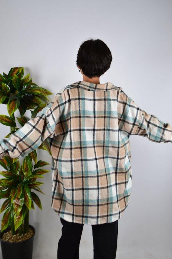 Kadın Kanguru Cepli Beyaz Ekose Desenli Kaşe Pamuklu Oduncu Oversize Ceket Gömlek - 2